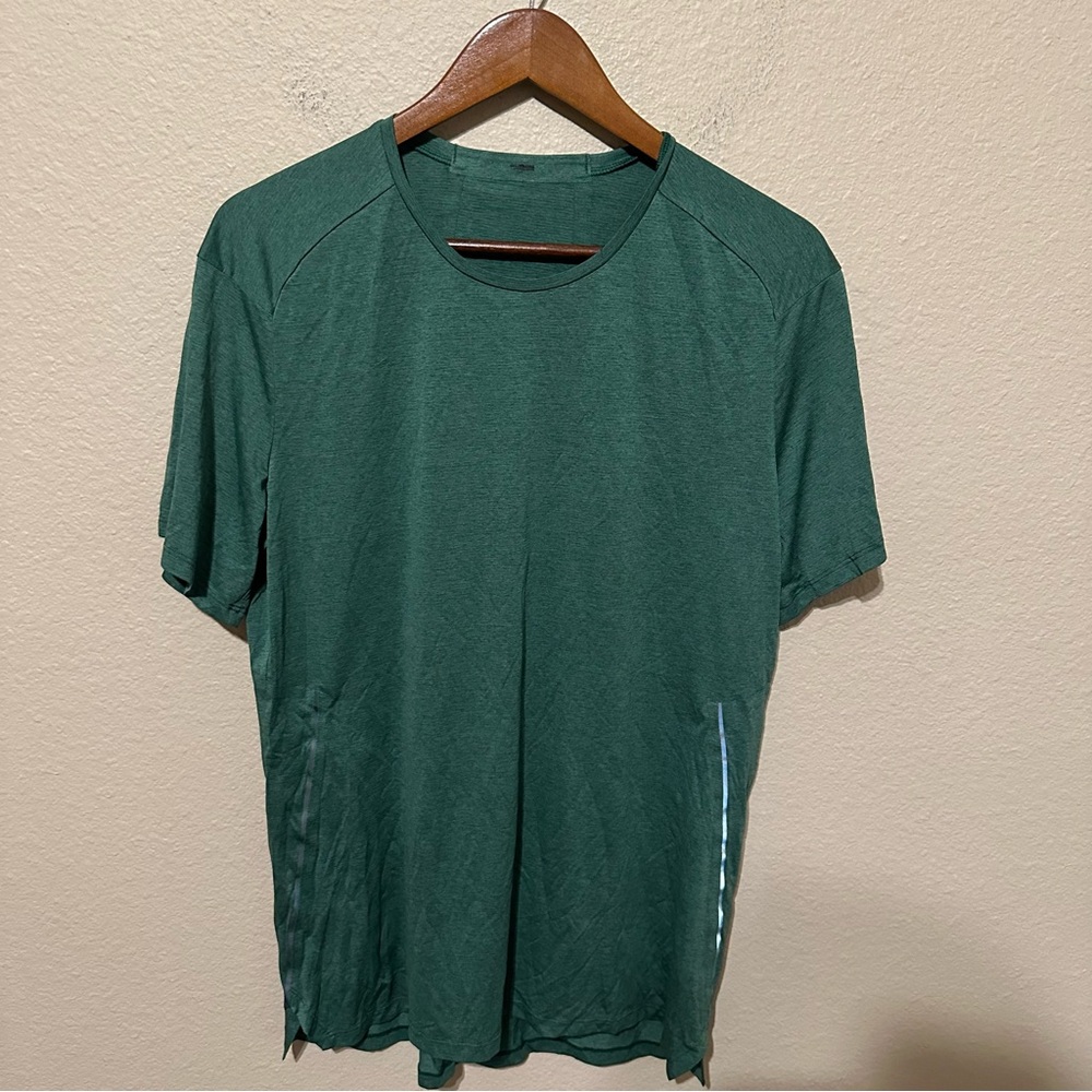 Lululemon Men’s Green T-Shirt